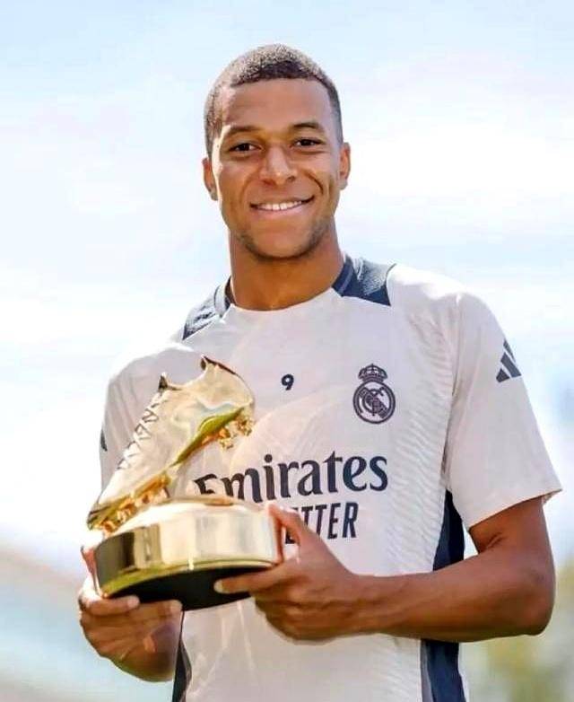 屡献争议判罚！西媒：皇马vs塞尔塔主裁可能被降回西乙执法