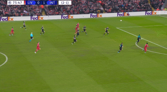 库里发布圣诞庆祝短片，穿的还是UA鞋