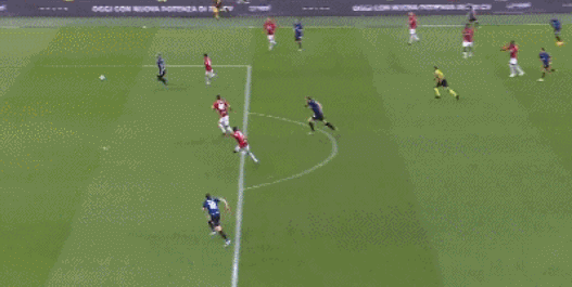 球迷举横幅感谢队长