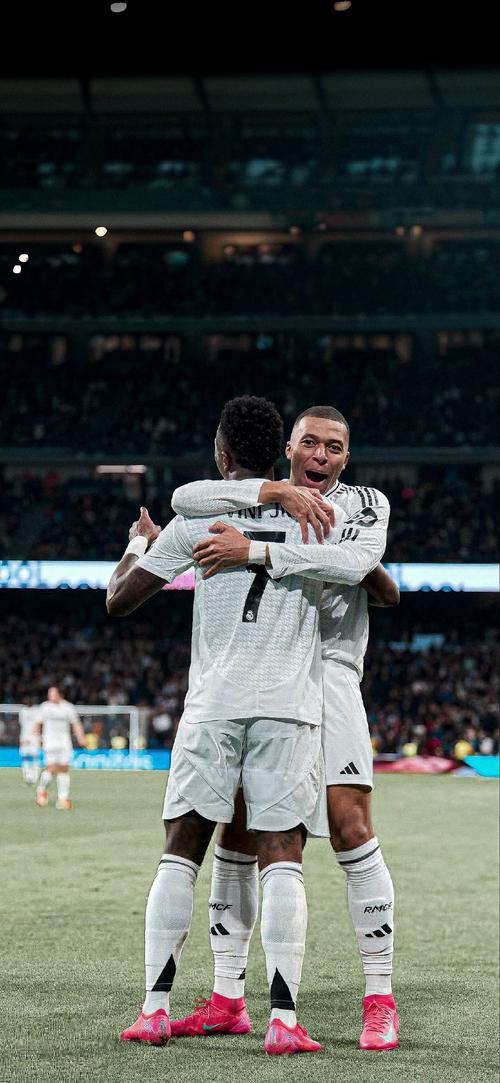 信使报：拜仁二队中场哈维尔-费尔南德斯已被推荐给拉齐奥